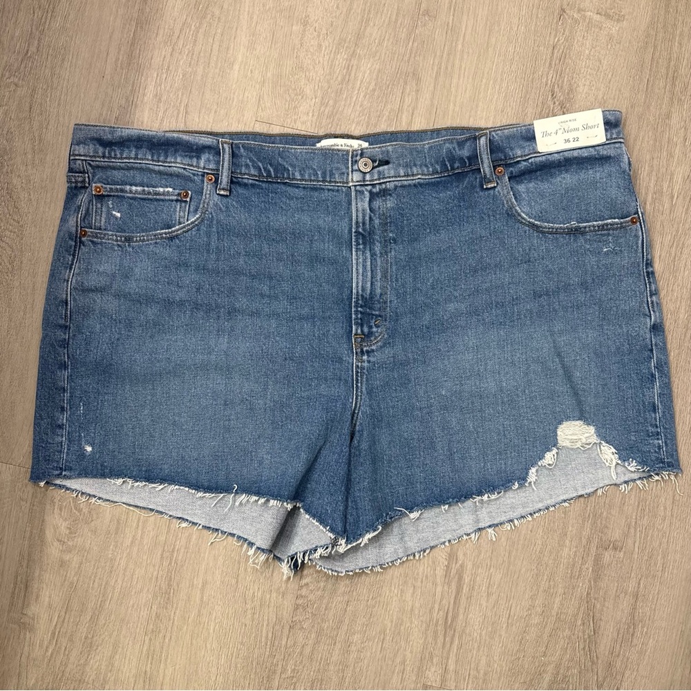 NWT Abercrombie High Rise 4 Inch Mom Shorts 22/36
